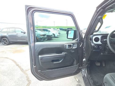 Used 2024 Jeep Wrangler Unlimited w/ Convenience Group AWD/4WD image 13