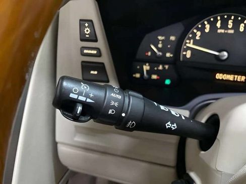 Used 2005 Cadillac XLR RWD image 42