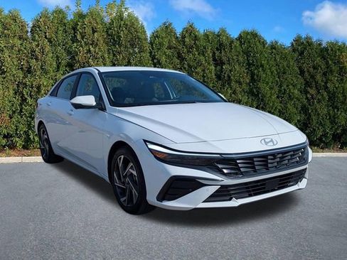 Certified 2024 Hyundai Elantra Limited image 3