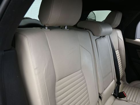 Used 2020 Land Rover Discovery Sport image 33