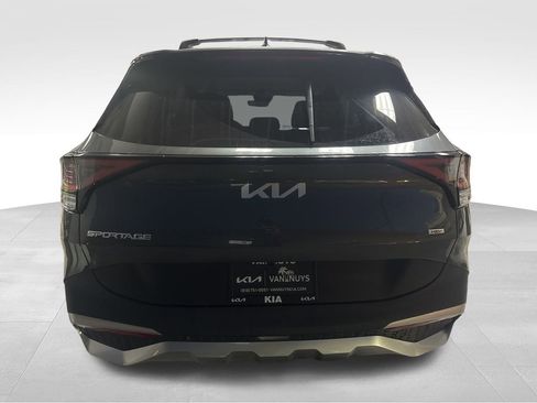 Used 2025 Kia Sportage EX image 3
