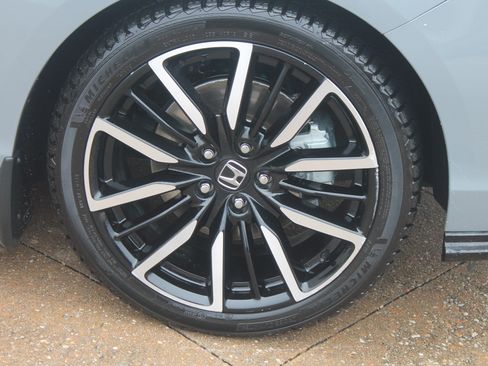 Used 2024 Honda Accord Touring image 3
