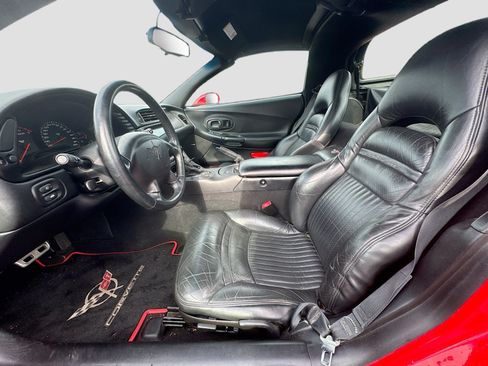Used 1998 Chevrolet Corvette Coupe w/ Memory Pkg RWD image 19