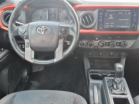 Used 2017 Toyota Tacoma TRD Off-Road w/ Tow Package (A/T) AWD/4WD image 14