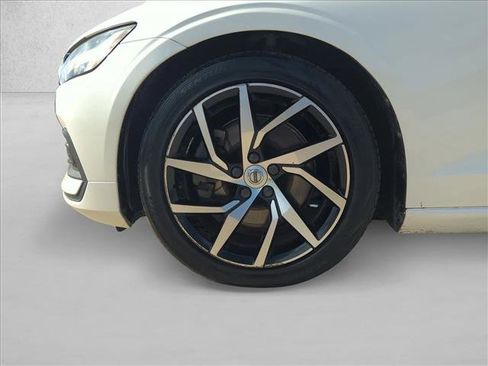 Used 2020 Volvo S60 T5 Momentum w/ Premium Package image 23