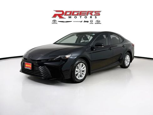 Used 2026 Toyota Camry LE w/ Preferred Package 2 (TMS) FWD image 8