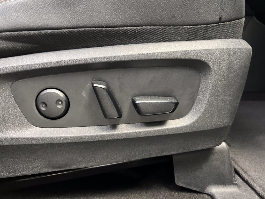 Used 2025 Nissan Pathfinder SL AWD/4WD image 29