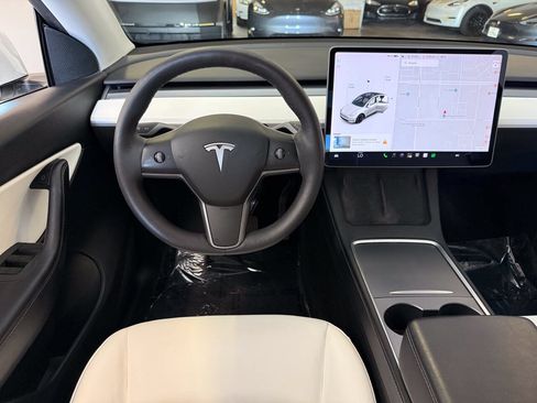 Used 2021 Tesla Model Y Long Range AWD/4WD image 27
