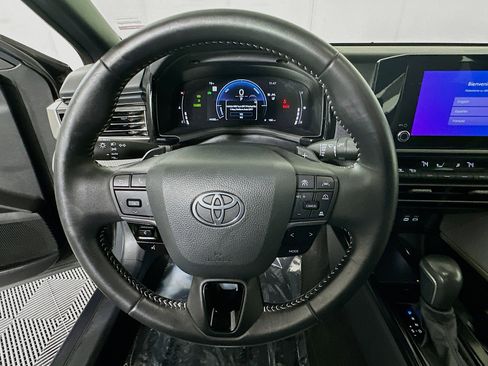 Used 2025 Toyota Camry SE image 15