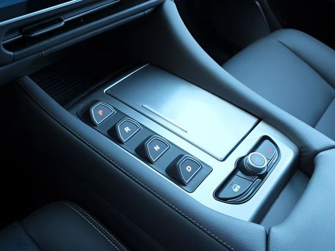 New 2024 VinFast VF 9 Plus image 8