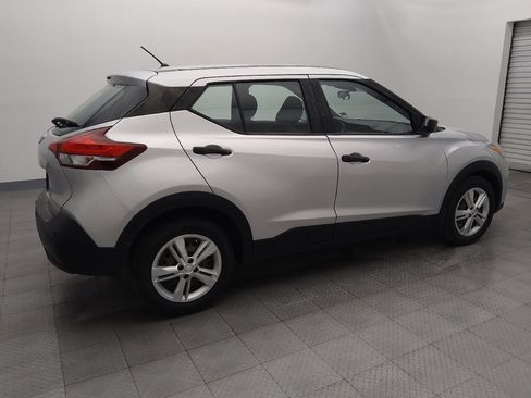 Used 2020 Nissan Kicks S image 10
