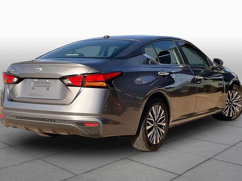 Used 2025 Nissan Altima 2.5 SV FWD image 12