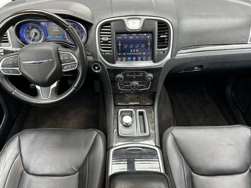 Used 2018 Chrysler 300 Limited image 17