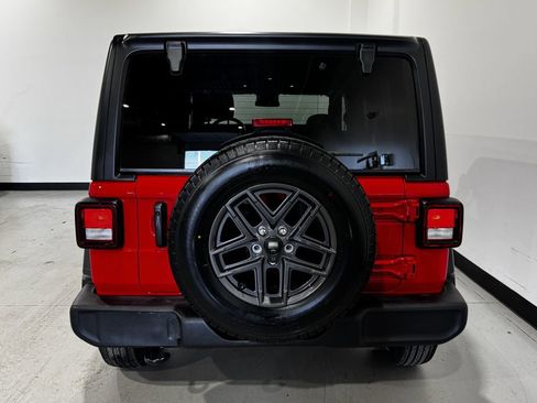 Used 2025 Jeep Wrangler Unlimited Sport AWD/4WD image 24