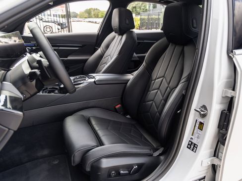 Used 2024 BMW 530i xDrive 530i xDrive image 5