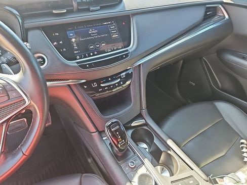 Used 2022 Cadillac XT5 Sportv w/ Technology Package image 11