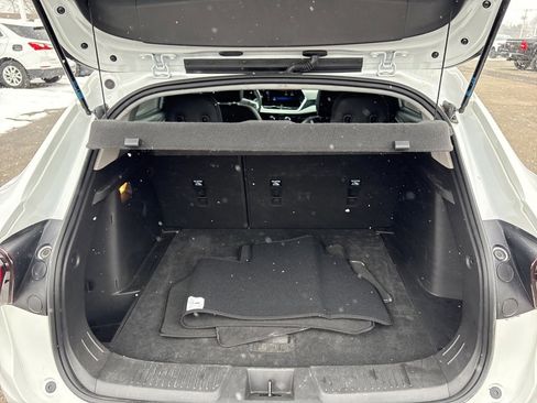 Used 2025 Chevrolet Trax LT w/ LT Convenience Package image 6