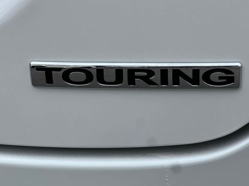 New 2025 Honda Pilot Touring image 12