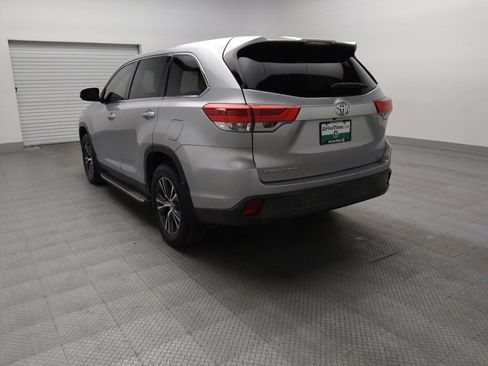Used 2019 Toyota Highlander LE FWD image 5