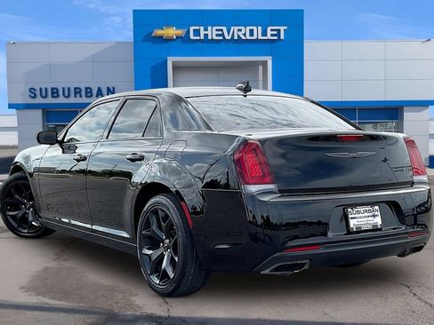Used 2022 Chrysler 300 Touring w/ Sport Appearance Package RWD image 3
