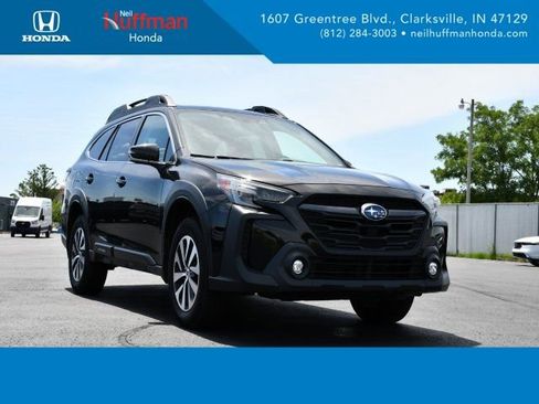 Used 2023 Subaru Outback Premium AWD/4WD image 1