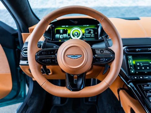 Used 2025 Aston Martin V8 Vantage image 28