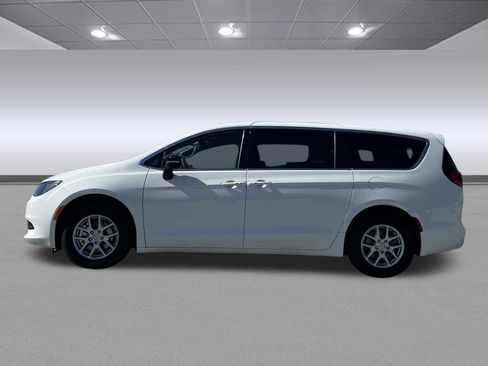 New 2026 Chrysler Voyager LX image 4