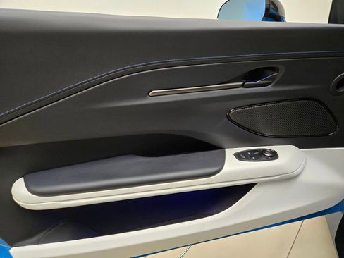 Used 2025 Aston Martin V8 Vantage Coupe image 29