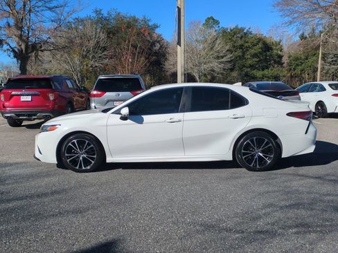 Certified 2019 Toyota Camry SE image 8