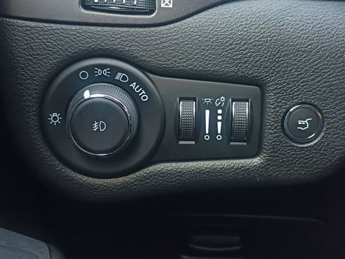 Used 2021 Jeep Cherokee Trailhawk w/ Technology Group image 12