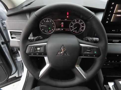 New 2026 Mitsubishi Outlander SE AWD/4WD image 14
