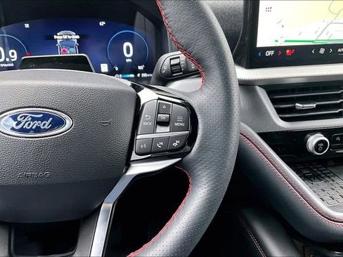 Used 2025 Ford Explorer ST-Line image 21