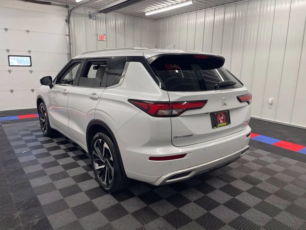 Used 2023 Mitsubishi Outlander SEL AWD/4WD image 5