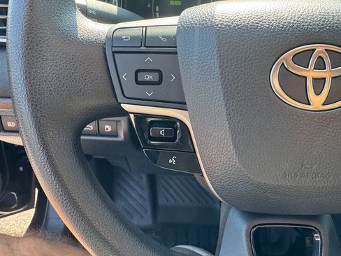 Used 2025 Toyota Camry SE FWD image 21