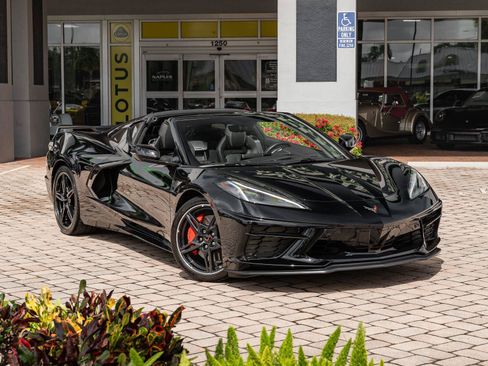 Used 2021 Chevrolet Corvette Stingray Premium Cpe w/ Z51 Performance Package RWD image 3