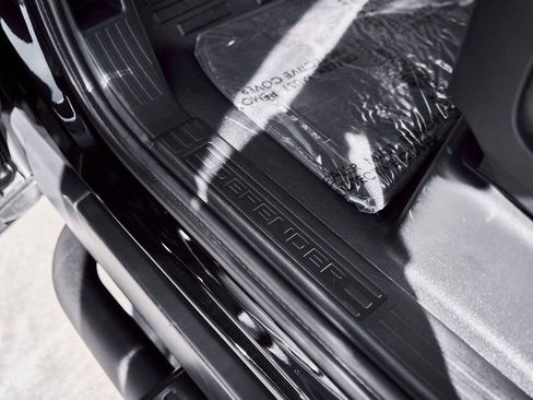 Used 2024 Land Rover Defender 110 SE image 47