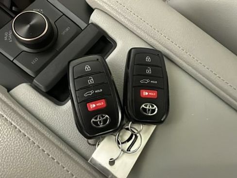 Used 2025 Toyota Grand Highlander AWD Hybrid image 20
