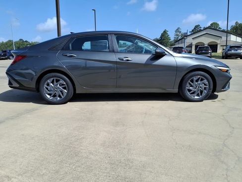 New 2026 Hyundai Elantra Hybrid FWD image 2