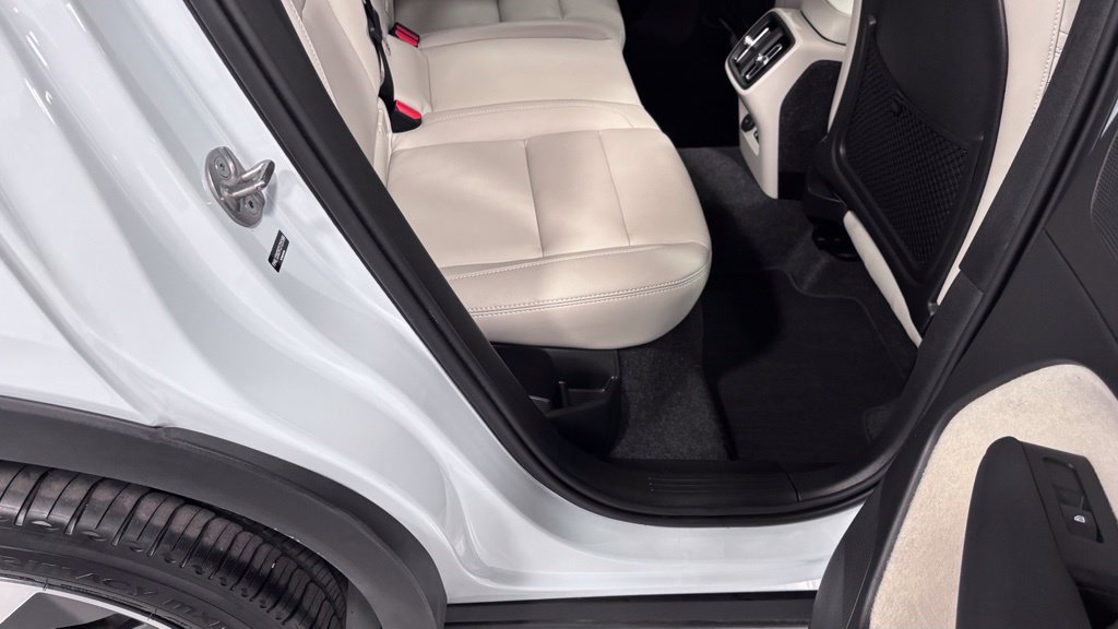 Certified 2026 Volvo XC40 B5 Plus AWD/4WD image 24