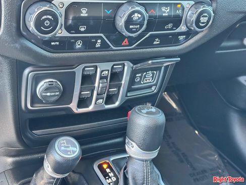 Used 2024 Jeep Wrangler Unlimited Sport AWD/4WD image 29