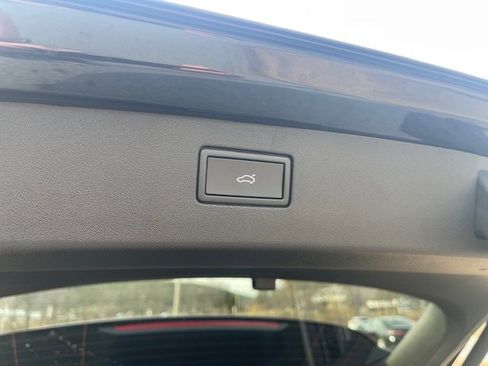 New 2025 Volkswagen Tiguan SE image 8