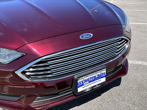 Used 2017 Ford Fusion SE image 34