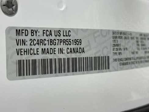Used 2023 Chrysler Pacifica Touring-L FWD image 36