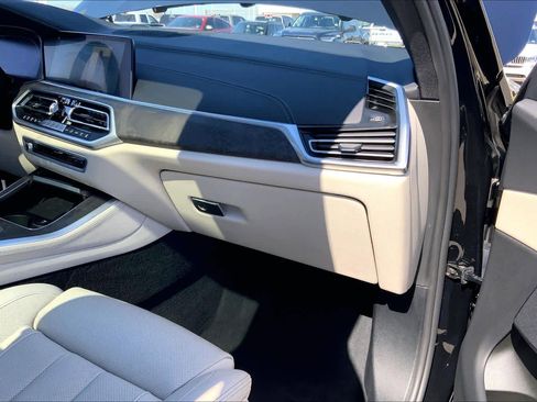 Used 2022 BMW X5 xDrive40i w/ M Sport Package image 19
