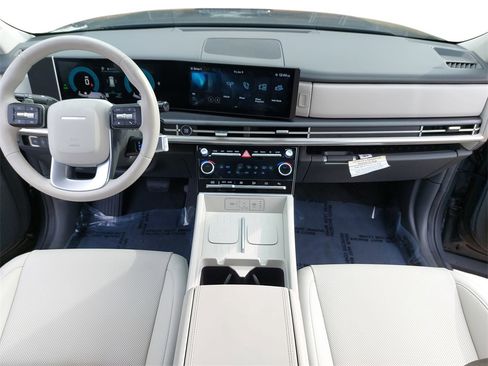 Used 2025 Hyundai Santa Fe SEL image 9