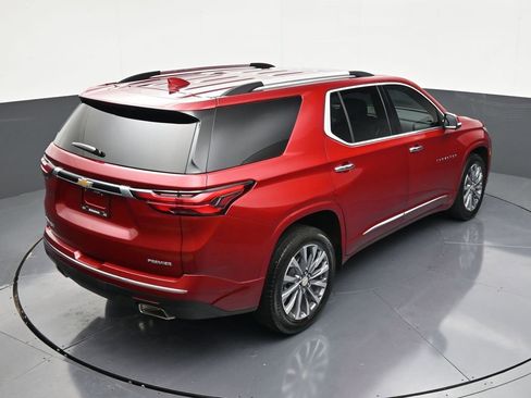 Used 2023 Chevrolet Traverse Premier FWD image 19