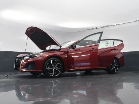 New 2025 Nissan Altima 2.5 SR image 30