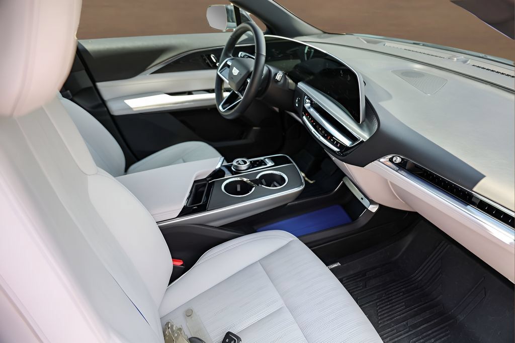 Certified 2024 Cadillac Lyriq Sport w/ LPO, Floor Liner Package AWD/4WD image 26