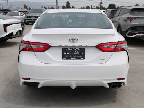 Used 2018 Toyota Camry SE image 6