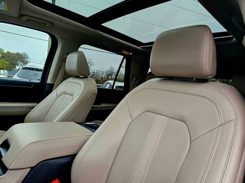 Used 2022 Ford Expedition Limited image 20